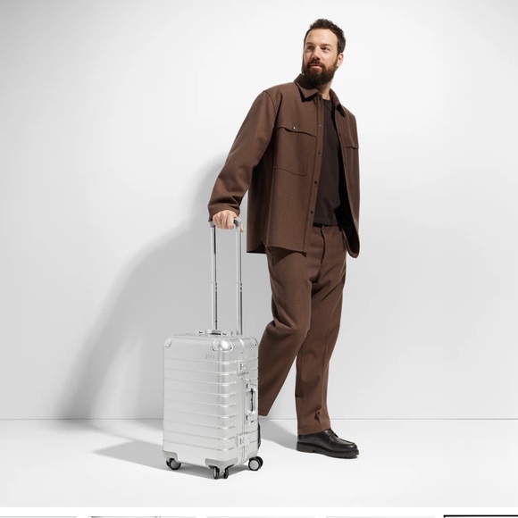 Away The Bigger Carry-On: Aluminum Edition - Brand new in box - Picture 11 of 12